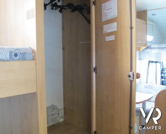 Elnagh Clipper 50: camper mansardato usato 7 posti, con doppia dinette, dotato di veranda e portabici. ItaliaVR vendita camper nuovi e usati a Torino