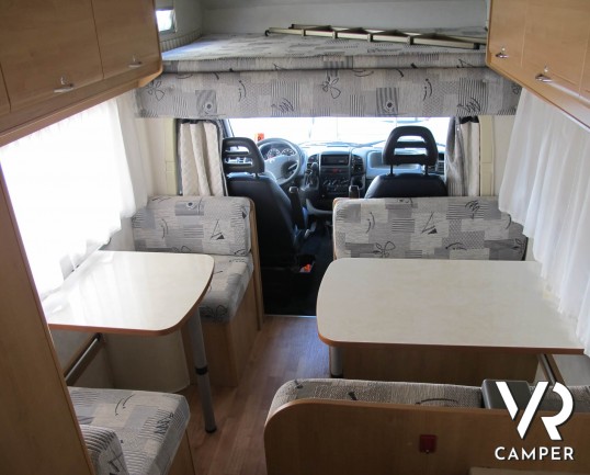 Elnagh Clipper 50: camper mansardato usato 7 posti, con doppia dinette, dotato di veranda e portabici. ItaliaVR vendita camper nuovi e usati a Torino