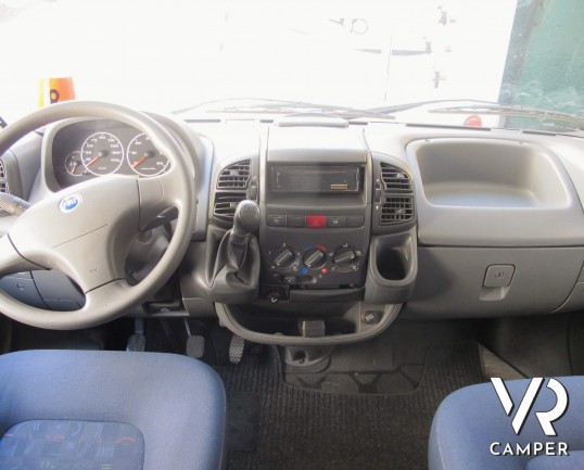 Elnagh Clipper 50: camper mansardato usato 7 posti, con doppia dinette, dotato di veranda e portabici. ItaliaVR vendita camper nuovi e usati a Torino