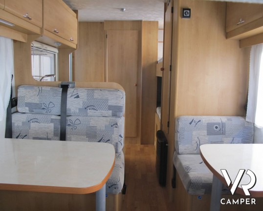 Elnagh Clipper 50: camper mansardato usato 7 posti, con doppia dinette, dotato di veranda e portabici. ItaliaVR vendita camper nuovi e usati a Torino