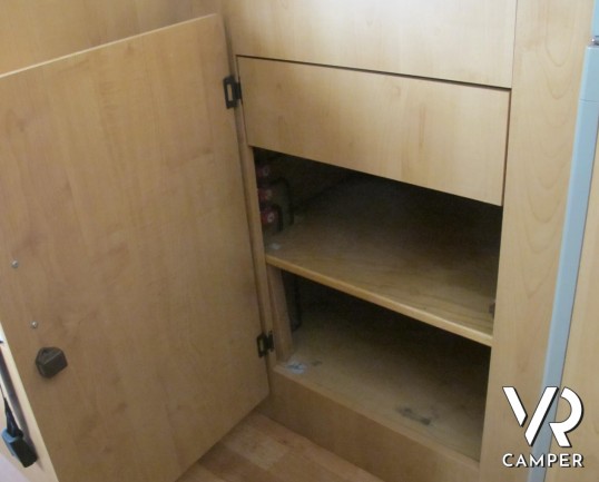 Elnagh Clipper 50: camper mansardato usato 7 posti, con doppia dinette, dotato di veranda e portabici. ItaliaVR vendita camper nuovi e usati a Torino