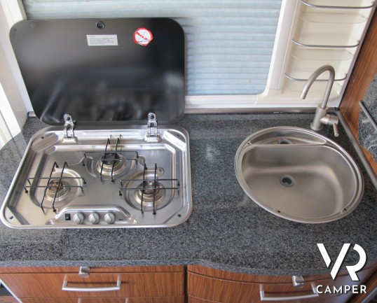 Hymer B 614 SL - camper usato motorhome su potente meccanica Fiat Ducato, 4 posti letto, frigorifero grande, letto basculante, dotato di veranda