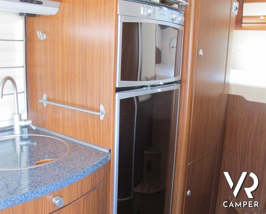 Hymer B 614 SL - camper usato motorhome su potente meccanica Fiat Ducato, 4 posti letto, frigorifero grande, letto basculante, dotato di veranda