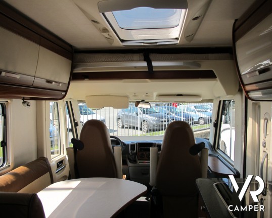 Hymer B 614 SL - camper usato motorhome su potente meccanica Fiat Ducato, 4 posti letto, frigorifero grande, letto basculante, dotato di veranda