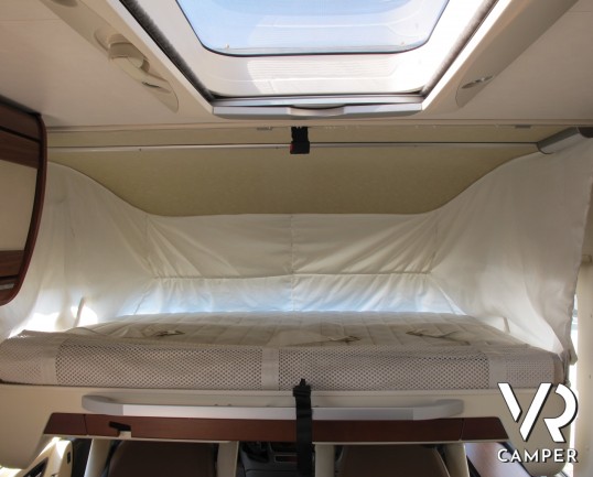 Hymer B 614 SL - camper usato motorhome su potente meccanica Fiat Ducato, 4 posti letto, frigorifero grande, letto basculante, dotato di veranda