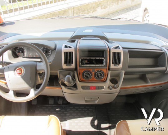 Hymer B 614 SL - camper usato motorhome su potente meccanica Fiat Ducato, 4 posti letto, frigorifero grande, letto basculante, dotato di veranda