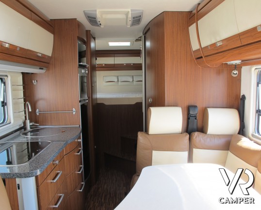 Hymer B 614 SL - camper usato motorhome su potente meccanica Fiat Ducato, 4 posti letto, frigorifero grande, letto basculante, dotato di veranda