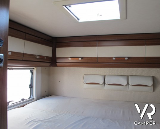 Hymer B 614 SL - camper usato motorhome su potente meccanica Fiat Ducato, 4 posti letto, frigorifero grande, letto basculante, dotato di veranda