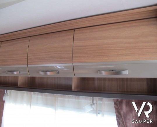 Hymer Eriba Exciting 505 - caravan roulotte usata con 6 posti letto, dotata di veranda e luci esterne. In esposizione alla sede Italia VR a Druento -