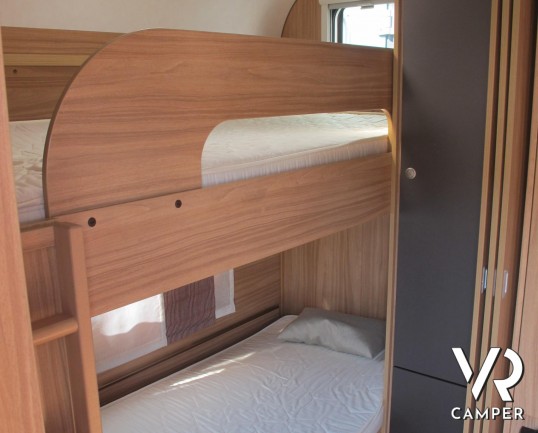 Hymer Eriba Exciting 505 - caravan roulotte usata con 6 posti letto, dotata di veranda e luci esterne. In esposizione alla sede Italia VR a Druento -