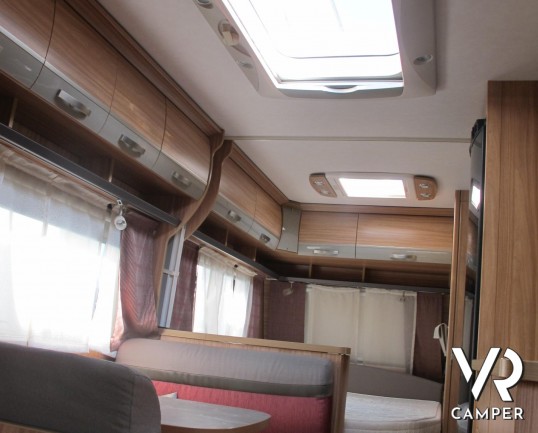 Hymer Eriba Exciting 505 - caravan roulotte usata con 6 posti letto, dotata di veranda e luci esterne. In esposizione alla sede Italia VR a Druento -