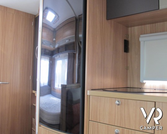 Hymer Eriba Exciting 505 - caravan roulotte usata con 6 posti letto, dotata di veranda e luci esterne. In esposizione alla sede Italia VR a Druento -
