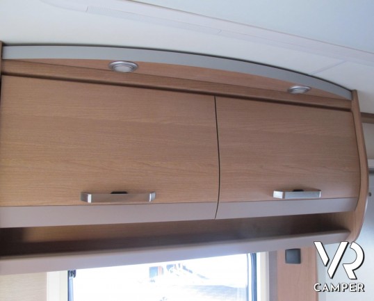 Knaus Sport 400 LK: caravan roulotte usata 4 posti, con letto a castello a ribalta e doppia dinette, bagno attrezzato di doccia, dimensioni compatte e