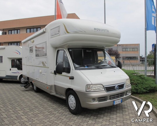 Mobilvetta Icaro S7 - camper usato mansardato con letti a castello, dinette comoda e trasformabile, bagno con doccia separata, veranda, portabici, osc