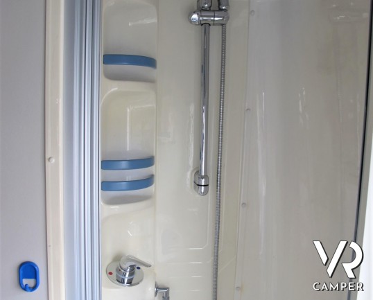 Mobilvetta Icaro S7 - camper usato mansardato con letti a castello, dinette comoda e trasformabile, bagno con doccia separata, veranda, portabici, osc