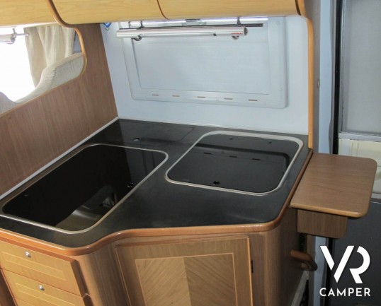 Mobilvetta Icaro S7 - camper usato mansardato con letti a castello, dinette comoda e trasformabile, bagno con doccia separata, veranda, portabici, osc