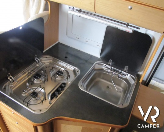 Mobilvetta Icaro S7 - camper usato mansardato con letti a castello, dinette comoda e trasformabile, bagno con doccia separata, veranda, portabici, osc