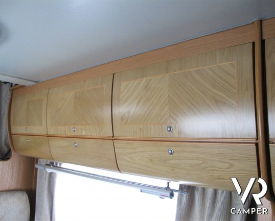 Mobilvetta Icaro S7 - camper usato mansardato con letti a castello, dinette comoda e trasformabile, bagno con doccia separata, veranda, portabici, osc