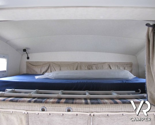 Mobilvetta Icaro S7 - camper usato mansardato con letti a castello, dinette comoda e trasformabile, bagno con doccia separata, veranda, portabici, osc