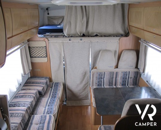 Mobilvetta Icaro S7 - camper usato mansardato con letti a castello, dinette comoda e trasformabile, bagno con doccia separata, veranda, portabici, osc