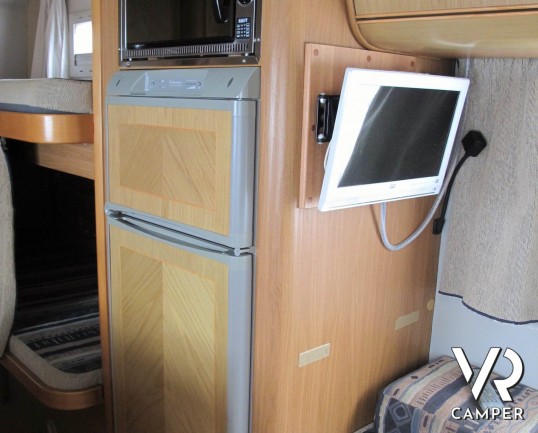 Mobilvetta Icaro S7 - camper usato mansardato con letti a castello, dinette comoda e trasformabile, bagno con doccia separata, veranda, portabici, osc