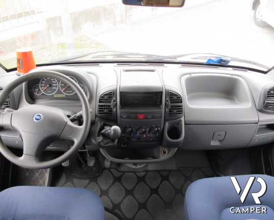 Mobilvetta Icaro S7 - camper usato mansardato con letti a castello, dinette comoda e trasformabile, bagno con doccia separata, veranda, portabici, osc