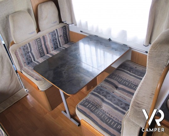 Mobilvetta Icaro S7 - camper usato mansardato con letti a castello, dinette comoda e trasformabile, bagno con doccia separata, veranda, portabici, osc