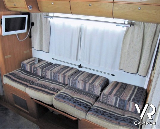 Mobilvetta Icaro S7 - camper usato mansardato con letti a castello, dinette comoda e trasformabile, bagno con doccia separata, veranda, portabici, osc