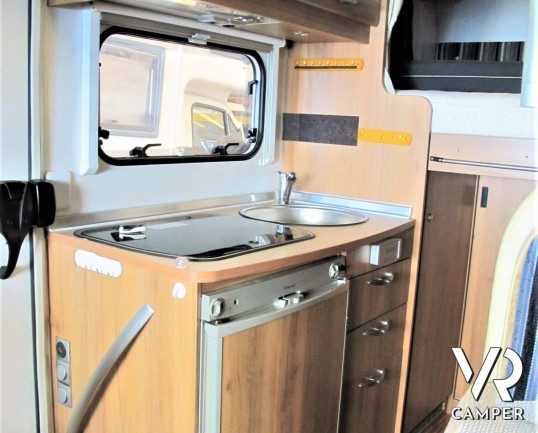 Burstner Travel Van 570 - camper semintegrale usato su meccanica Ducato 130 CV, dotato di veranda, antenna satellitare, porta bici. In visione alla se