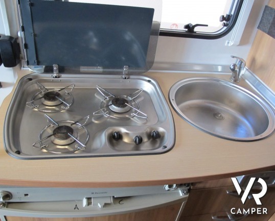 Burstner Travel Van 570 - camper semintegrale usato su meccanica Ducato 130 CV, dotato di veranda, antenna satellitare, porta bici. In visione alla se