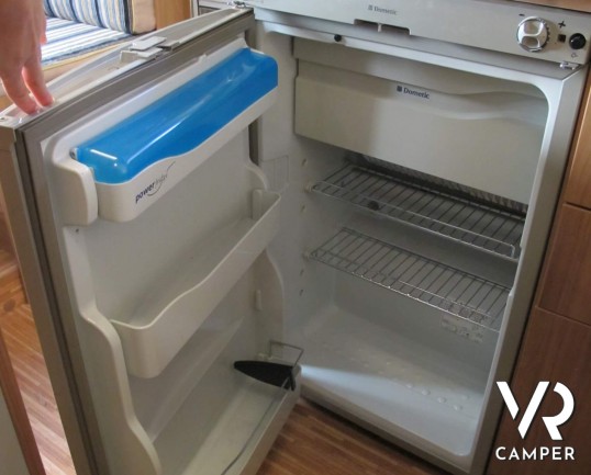 Burstner Travel Van 570 - camper semintegrale usato su meccanica Ducato 130 CV, dotato di veranda, antenna satellitare, porta bici. In visione alla se