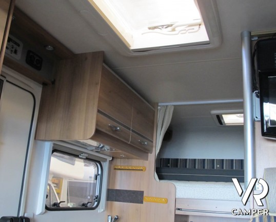 Burstner Travel Van 570 - camper semintegrale usato su meccanica Ducato 130 CV, dotato di veranda, antenna satellitare, porta bici. In visione alla se