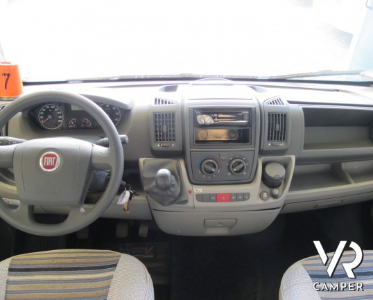 Burstner Travel Van 570 - camper semintegrale usato su meccanica Ducato 130 CV, dotato di veranda, antenna satellitare, porta bici. In visione alla se