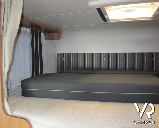 Burstner Travel Van 570 - camper semintegrale usato su meccanica Ducato 130 CV, dotato di veranda, antenna satellitare, porta bici. In visione alla se