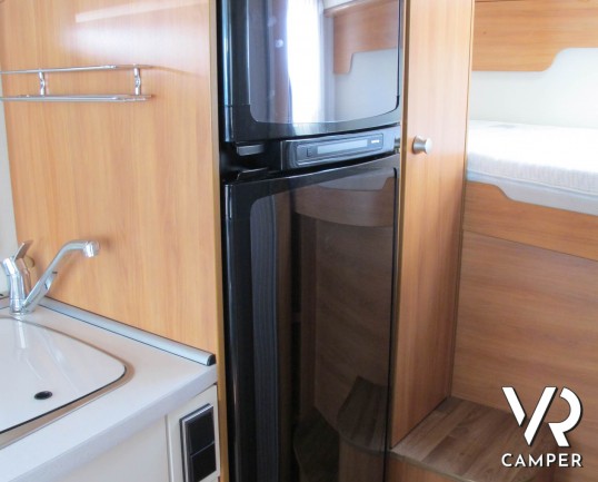 Hymer Exsis I 504 - camper usato motorhome compatto su motore Ducato 130 cv, 4 posti letto, dotato di veranda, antenna satellitare, retrocamera.