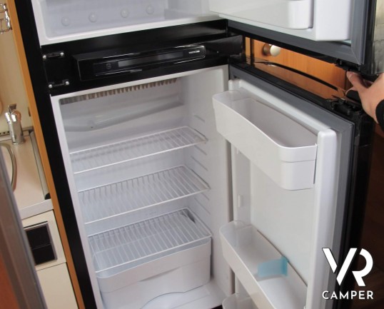 Hymer Exsis I 504 - camper usato motorhome compatto su motore Ducato 130 cv, 4 posti letto, dotato di veranda, antenna satellitare, retrocamera.