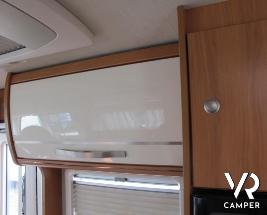 Hymer Exsis I 504 - camper usato motorhome compatto su motore Ducato 130 cv, 4 posti letto, dotato di veranda, antenna satellitare, retrocamera.