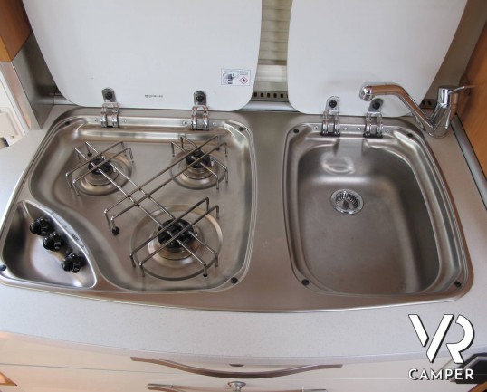 Hymer Exsis I 504 - camper usato motorhome compatto su motore Ducato 130 cv, 4 posti letto, dotato di veranda, antenna satellitare, retrocamera.