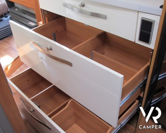 Hymer Exsis I 504 - camper usato motorhome compatto su motore Ducato 130 cv, 4 posti letto, dotato di veranda, antenna satellitare, retrocamera.