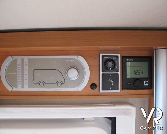 Hymer Exsis I 504 - camper usato motorhome compatto su motore Ducato 130 cv, 4 posti letto, dotato di veranda, antenna satellitare, retrocamera.