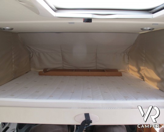 Hymer Exsis I 504 - camper usato motorhome compatto su motore Ducato 130 cv, 4 posti letto, dotato di veranda, antenna satellitare, retrocamera.