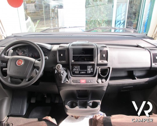 Hymer Exsis I 504 - camper usato motorhome compatto su motore Ducato 130 cv, 4 posti letto, dotato di veranda, antenna satellitare, retrocamera.