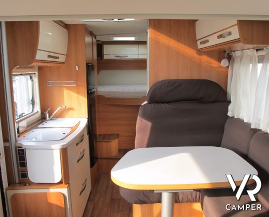 Hymer Exsis I 504 - camper usato motorhome compatto su motore Ducato 130 cv, 4 posti letto, dotato di veranda, antenna satellitare, retrocamera.