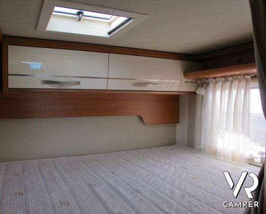 Hymer Exsis I 504 - camper usato motorhome compatto su motore Ducato 130 cv, 4 posti letto, dotato di veranda, antenna satellitare, retrocamera.