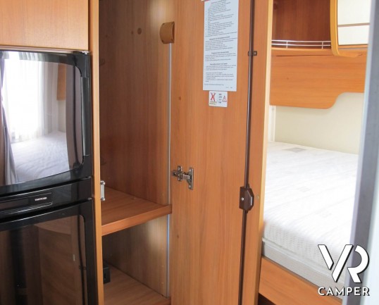 Hymer Exsis I 504 - camper usato motorhome compatto su motore Ducato 130 cv, 4 posti letto, dotato di veranda, antenna satellitare, retrocamera.