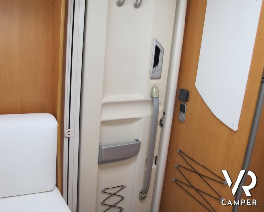 HYMER B 664 CL - camper motorhome usato, con doppio pavimento, ampio garage, comoda dinette. Italiavr vendita camper Torino