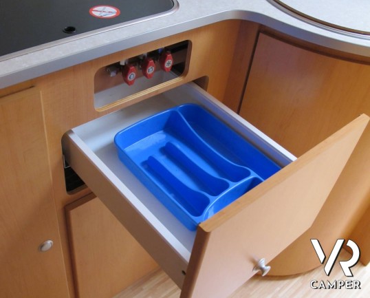 HYMER B 664 CL - camper motorhome usato, con doppio pavimento, ampio garage, comoda dinette. Italiavr vendita camper Torino