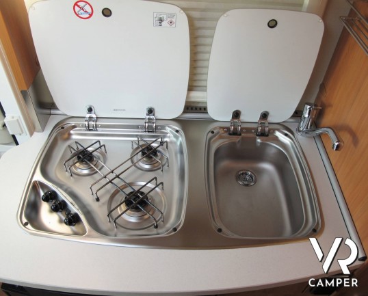 Hymer Exsis-T 414 - camper semintegrale usato, con letto matrimoniale trasversale in coda, veranda e portabici. Su meccanica Fiat Ducato 130 CV. Itali