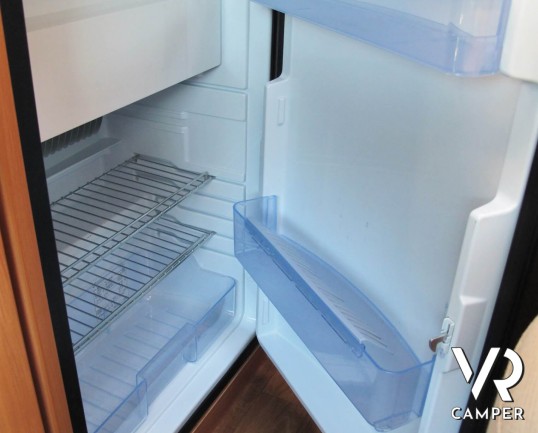 Hymer Exsis-T 414 - camper semintegrale usato, con letto matrimoniale trasversale in coda, veranda e portabici. Su meccanica Fiat Ducato 130 CV. Itali