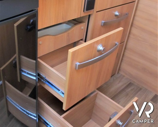 Hymer Exsis-T 414 - camper semintegrale usato, con letto matrimoniale trasversale in coda, veranda e portabici. Su meccanica Fiat Ducato 130 CV. Itali